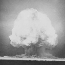 Black and white image of a nuclear explosion on July 16, 1945, at Los Alamos, New Mexico. 
