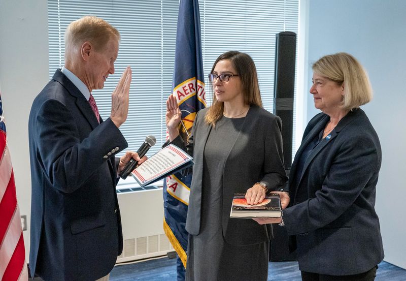 Dr Makenzie Lystrup swears her oath in front of NASA Chief Bill Nelson, Deputy Administrator Pam Melroy, and Carl Sagan. Image credit: NASA/Keegan Barber