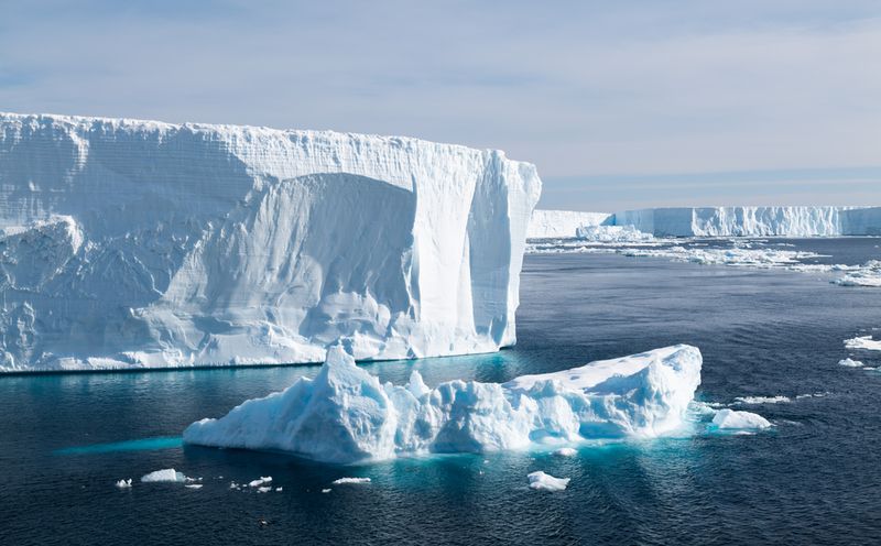 Tabular Icebergs in the Weddell Sea