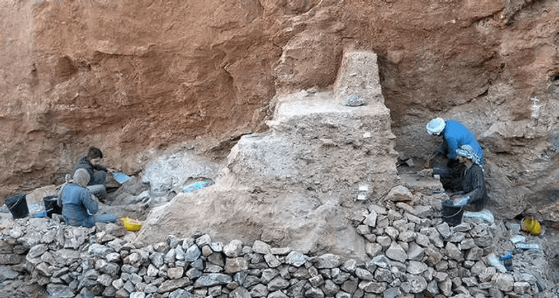 Excavators working on the remaining deposits at Jebel Irhoud